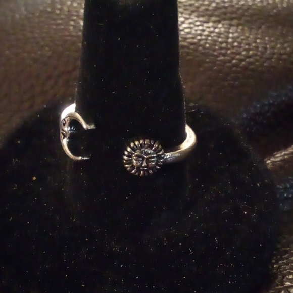 ❤️3/$10❤️NIP - Silver Tone Hollow Style New Design Ring - OS - Picture 3 of 7